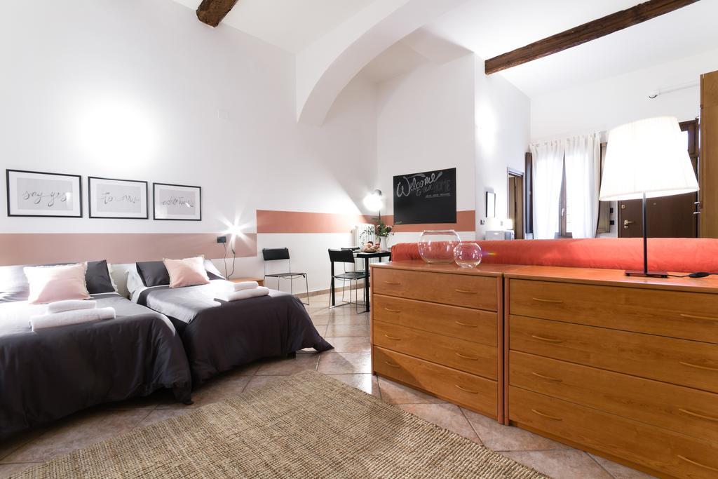 Senzanome - Old Town - Bologna Apartment Luaran gambar